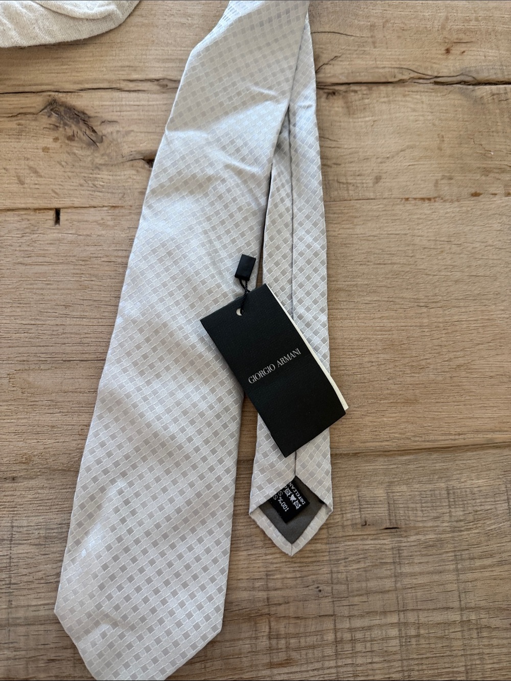 Giorgio Armani Men’s Light Gray Geometric Silk Tie